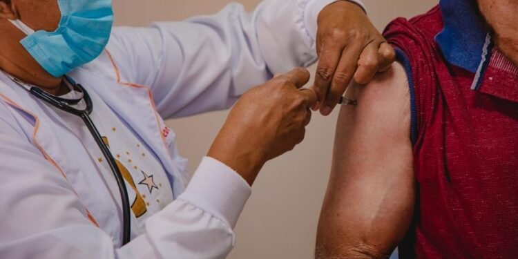 Anápolis inicia vacinação contra nova subvariante da Covid-19 em todas as unidades de saúde