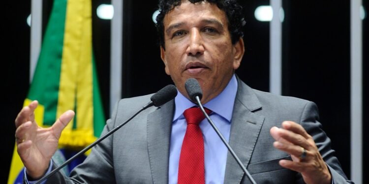 PANCADA: Senador critica convite de Rodrigo Pacheco à cantora Anitta