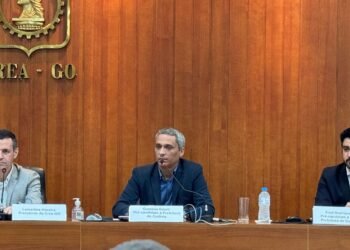 Com Fred Rodrigues, Gayer participa de sabatina no CREA-GO