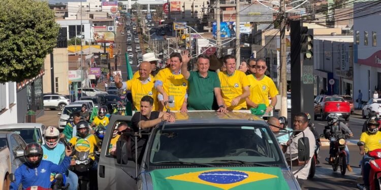 Bolsonaro é Recebido com Festa em Rio Verde (GO)