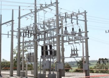 Carga tributária é o que mais encarece a conta de luz para 60% da indústria, diz CNI