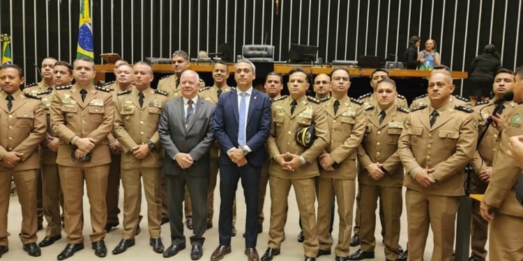 Imagens: Divulgação/Sessão solene em homenagem à PMGO de 2023