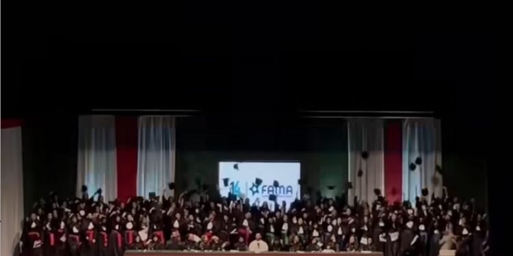 FAMA celebra colação de grau com 123 formandos em grande evento