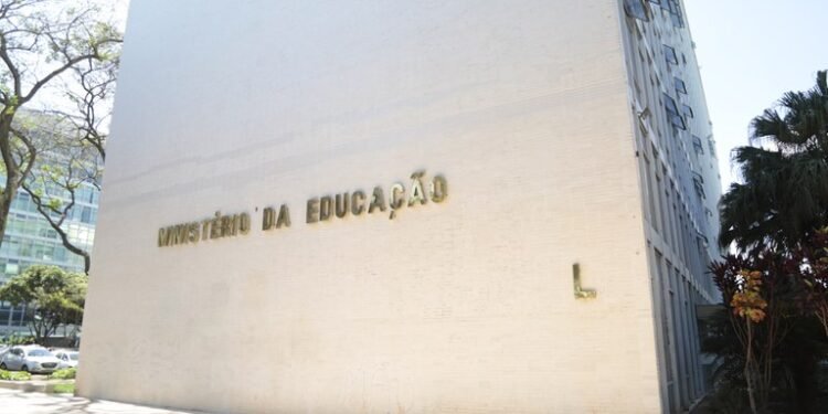 Medicina: MEC nega abertura de 9 novos cursos; decisão impacta formação de médicos no país, defende entidade