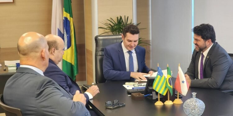 Márcio Corrêa discute com ministro das Cidades soluções para infraestrutura e habitação