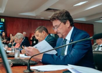 Câmara aprova projeto de Wilder Morais que autoriza compra de armas em áreas rurais