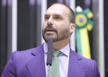 Eduardo Bolsonaro detona governo Lula: ‘Controle pela miséria é o objetivo da esquerda’