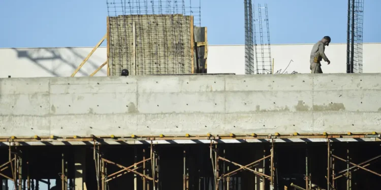 Infraestrutura: 52% das obras contratadas com recursos federais estão paralisadas