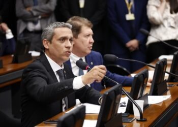 Gustavo Gayer pede auditoria no TCU sobre contratos milionários sem licitação do governo federal