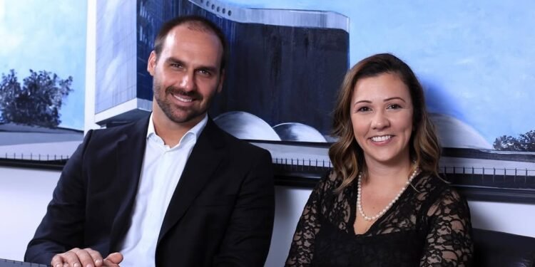 Advogada de Eduardo Bolsonaro, Karina Kufa lamenta decisão do deputado de ficar nos EUA: ‘Tempos sombrios’