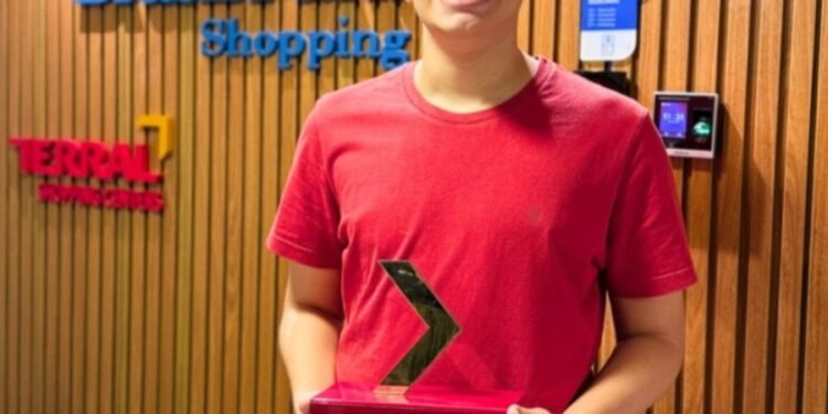 Autista e apaixonado por cinema, Gustavo Bento prova que TEA não limita sonhos