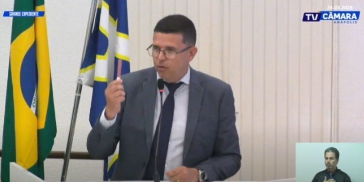 Vereador Wederson Lopes questiona rigor judicial contra mulher acusada de pichar estátua no 8 de janeiro