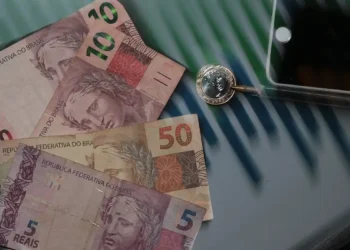 Rendimento domiciliar per capita no Brasil foi de R$ 2.069; confira ranking por estado