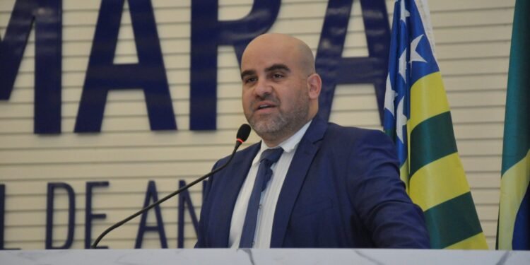 Vereador José Fernandes defende Walter Vosgrau e acusa gestão anterior de ‘manchar caixões de sangue’ em Anápolis