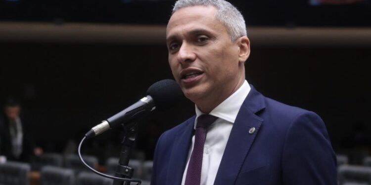 Deputado quer fim de repasse público a entidades envolvidas em fraudes contra o INSS