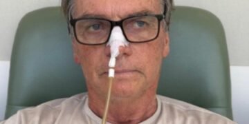 Bolsonaro emociona seguidores com vídeo de netos durante internação em Brasília